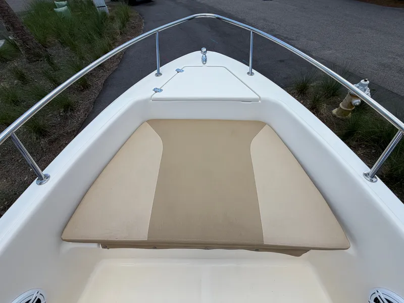 Slide: The Image of Scout 175 Sport Dorado 2019 boat bow with cushioned seating. - 10