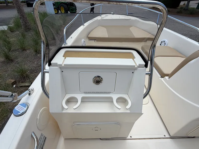 Slide: The Image of Interior view of a 2019 Scout 175 Sport Dorado boat. - 13