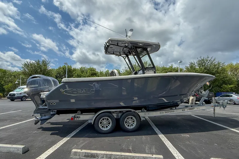 Slide: The Image of Robalo R250 Center Console 2023 - 0
