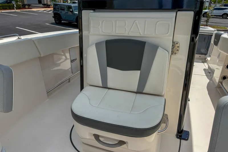 Slide: The Image of Robalo R250 Center Console 2023 - 10