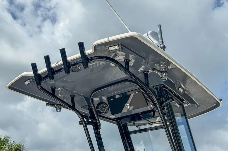 Slide: The Image of Robalo R250 Center Console 2023 - 13