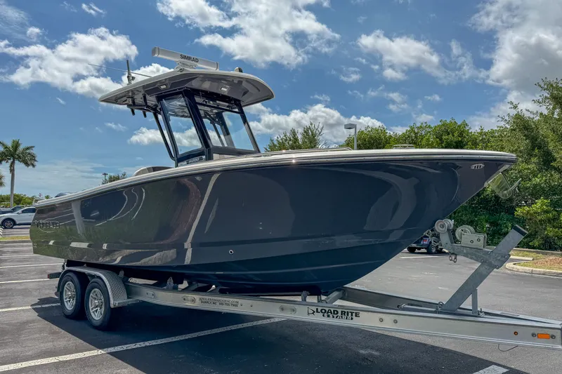 Slide: The Image of Robalo R250 Center Console 2023 - 14