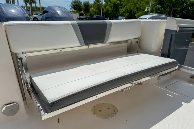 Slide: The Image of Robalo R250 Center Console 2023 - 4