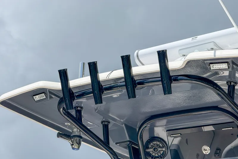 Slide: The Image of Robalo R250 Center Console 2023 - 5