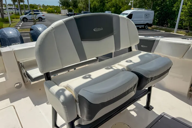Slide: The Image of Robalo R250 Center Console 2023 - 8