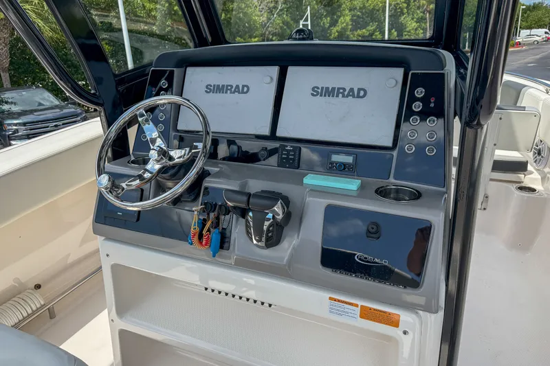 Slide: The Image of Robalo R250 Center Console 2023 - 9