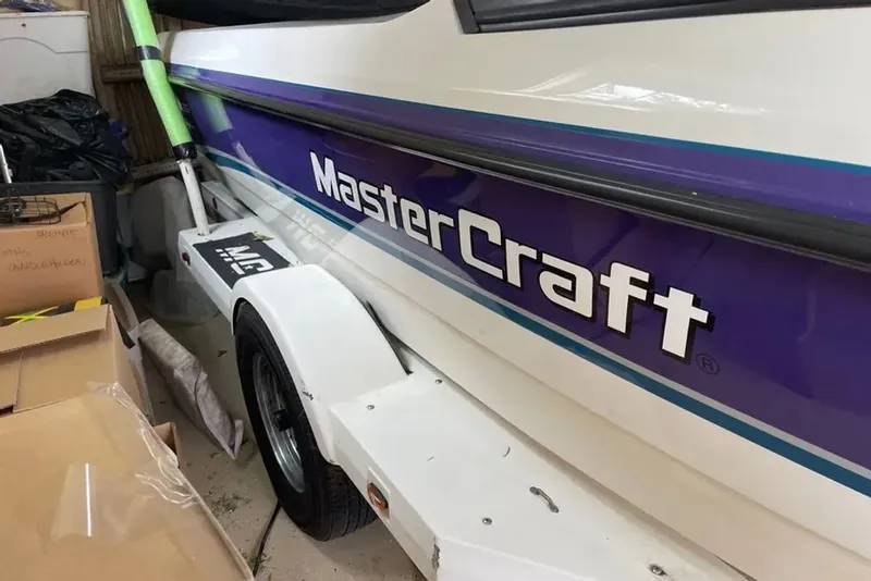 Slide: The Image of 1994 MasterCraft 205 Prostar boat in storage facility. - 10