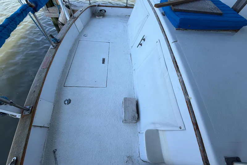 Slide: The Image of 1978 Albin 36 Trawler deck view with white surface and blue cushion. - 11