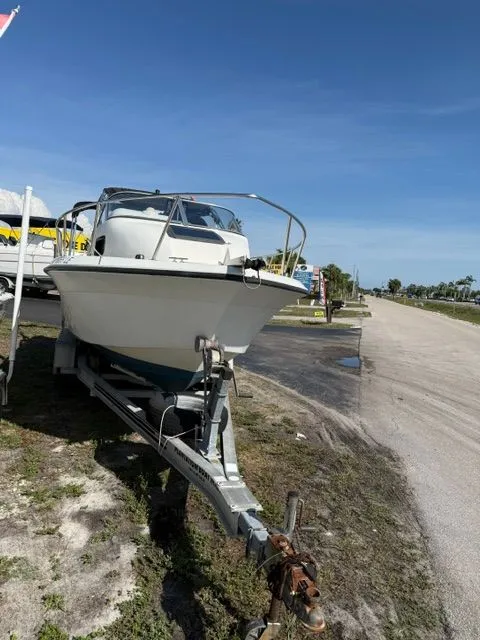 Slide: The Image of 2000 Hydrosport 2100 WA boat on trailer, sunny day. - 4
