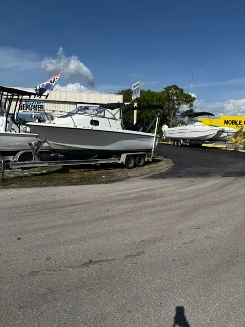 Slide: The Image of 2000 Hydrosport 2100 WA boat on trailer outdoors. - 5
