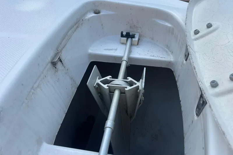 Slide: The Image of Anchor compartment of a 2005 Chaparral 265 SSi boat, showing anchor storage mechanism. - 33