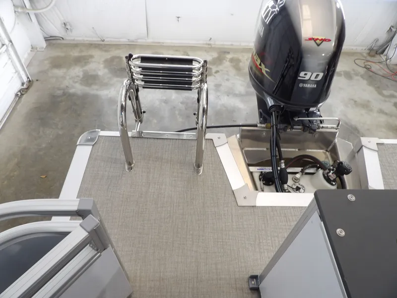 Slide: The Image of Rear view of Avalon Venture Quad Fish 2026 with Yamaha 90 HP engine. - 10
