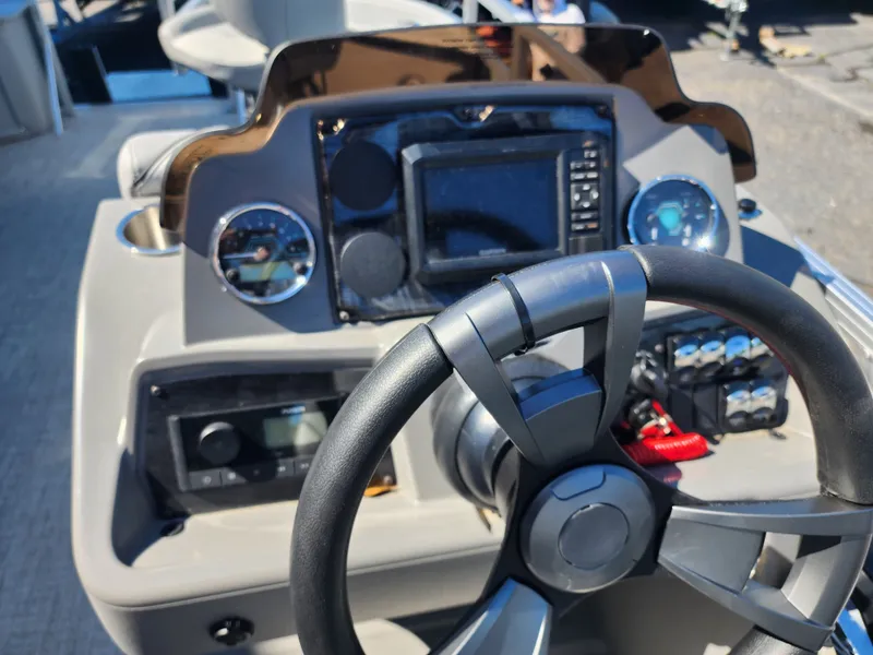 Slide: The Image of Dashboard of Avalon Venture 85 Quad Fish 2026. - 16