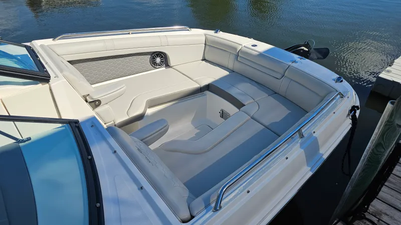 Slide: The Image of Sea Ray 270 SDX OB 2022 - 23