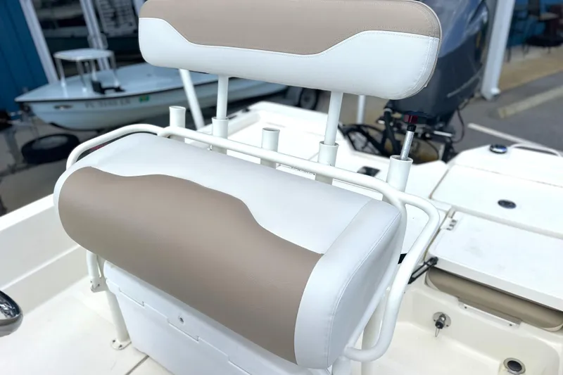 Slide: The Image of 2015 Skeeter SX220 T boat seat with beige and white upholstery. - 23