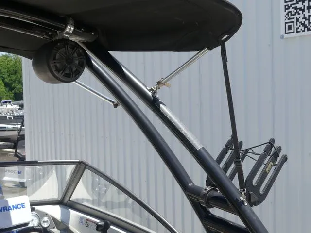 Slide: The Image of 2020 Stingray 201 DS boat with wakeboard tower. - 30