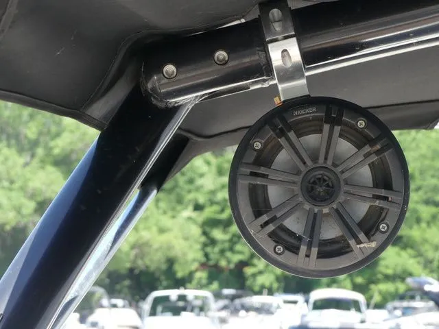 Slide: The Image of Speaker on a 2020 Stingray 201 DS boat. - 32