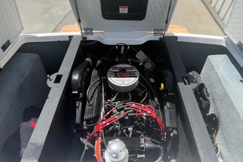 Slide: The Image of 2003 MasterCraft X2 engine compartment with Predator Vortec engine. - 16