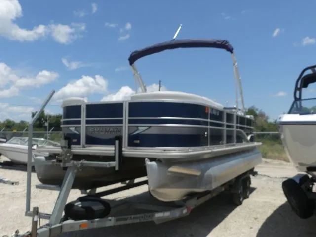 The Image of 2016 Sylvan 8522 Cruise pontoon boat on trailer outdoors. - 1