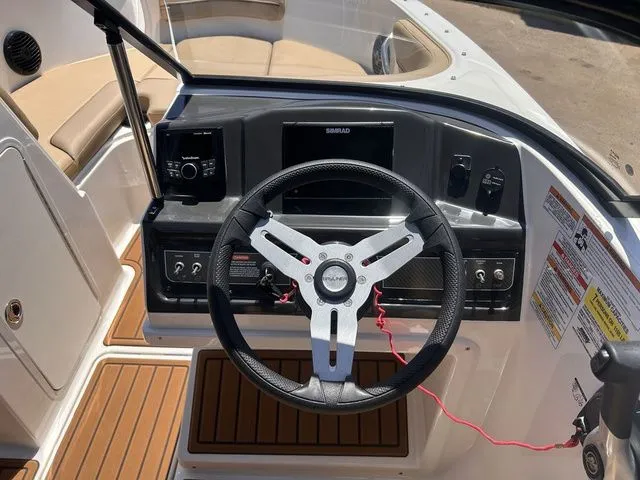 Slide: The Image of Interior view of 2022 Bayliner VR4 BOWRIDER helm. - 17