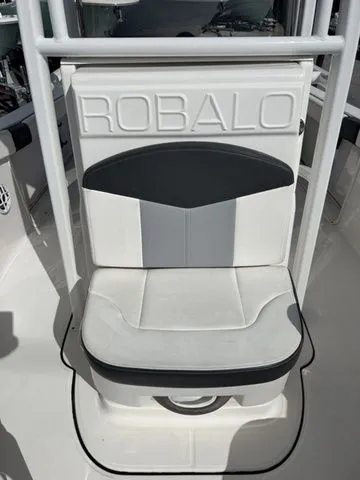 Slide: The Image of Seat on a 2022 Robalo R222 Explorer boat. - 23