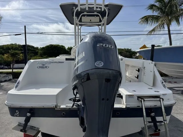 Slide: The Image of Robalo R222 Explorer 2022 with Yamaha 200 outboard motor. - 4