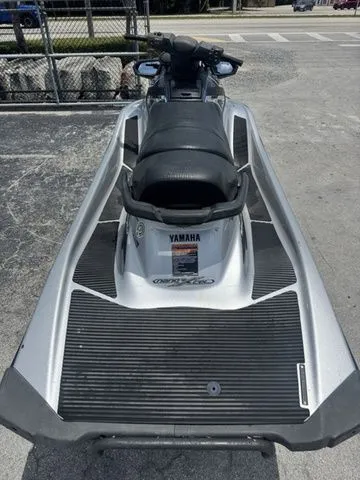 Slide: The Image of 2016 Yamaha WaveRunner VX Cruiser in silver color. - 8