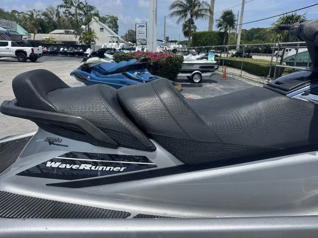 Slide: The Image of 2016 Yamaha WaveRunner VX Cruiser in an outdoor showroom. - 9