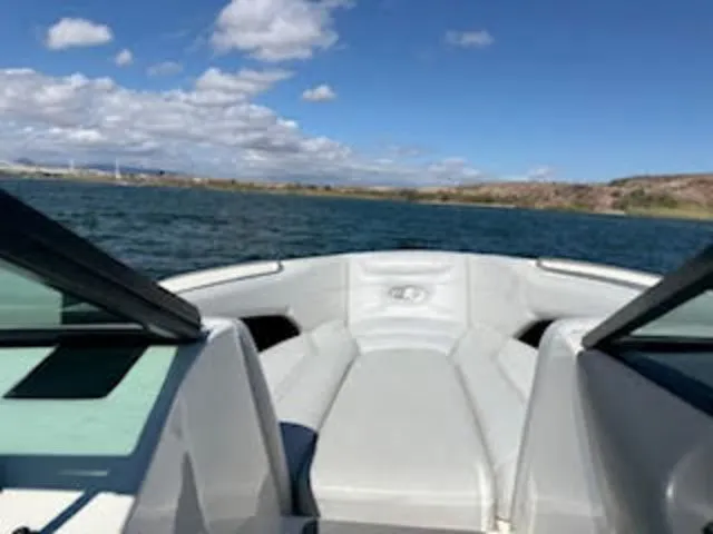 Slide: The Image of 2003 Centurion Avalanche boat on a sunny lake. - 7