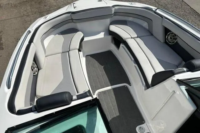 Slide: The Image of 2016 Yamaha Boats 212X interior with spacious seating and modern design. - 9