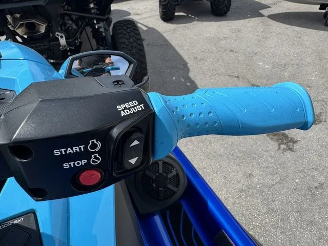 Slide: The Image of 2023 Yamaha WaveRunner GP1800R controls with start and stop button. - 18