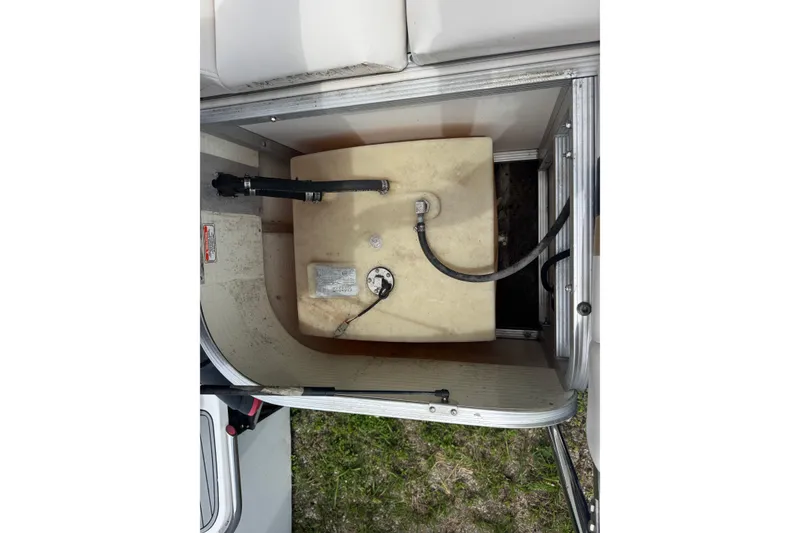 Slide: The Image of 2007 Bennington 2574 GL boat storage compartment with fuel tank and hoses. - 33