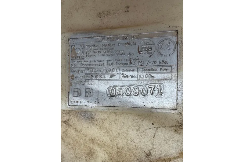 Slide: The Image of Label on a 2007 Bennington 2574 GL, detailing specifications and manufacturing information. - 34