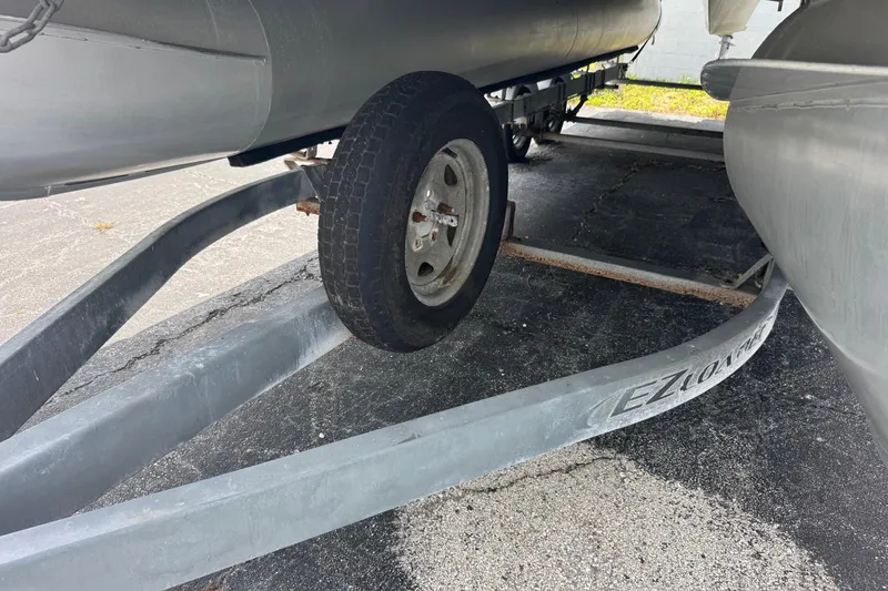 Slide: The Image of Trailer wheel of a 2007 Bennington 2574 GL pontoon boat on an EZ Loader trailer. - 46