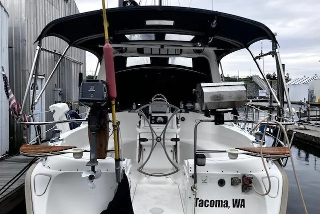 Slide: The Image of Hunter 430 sailboat from 1996 docked in Tacoma, WA, featuring a spacious cockpit. - 9