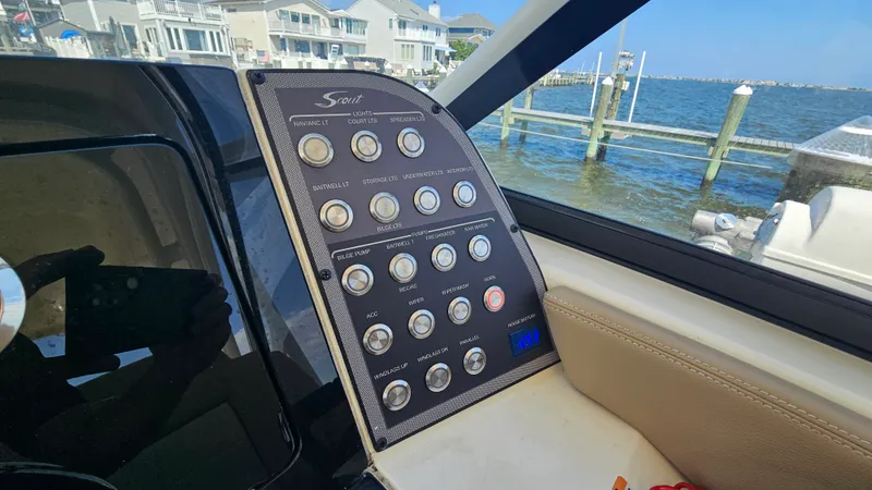 Slide: The Image of Scout 255 DORADO 2024 - 32