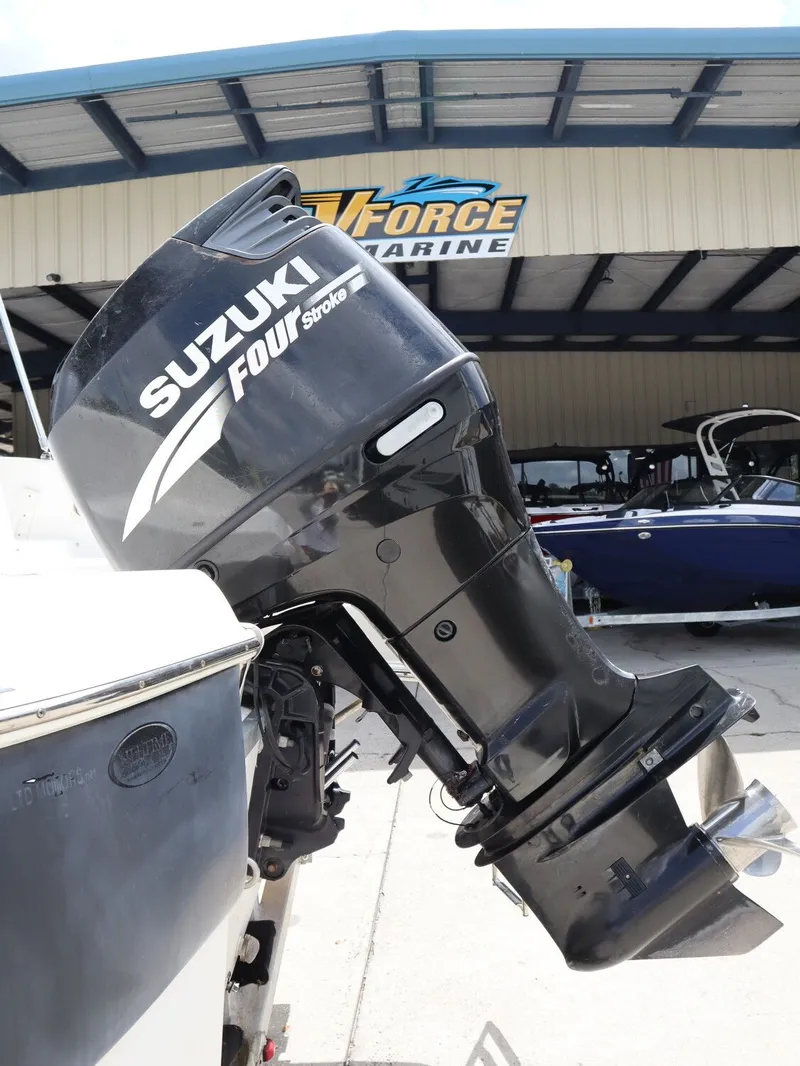 Slide: The Image of Suzuki outboard motor on 2008 NauticStar 210 DC boat. - 10