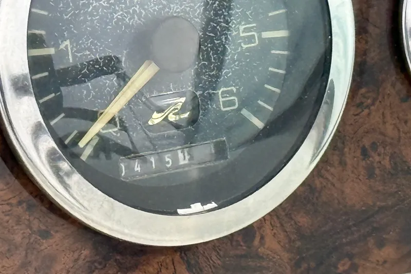 Slide: The Image of Close-up of a 1999 Sea Ray Sundancer 260 boat gauge displaying 415 hours. - 29