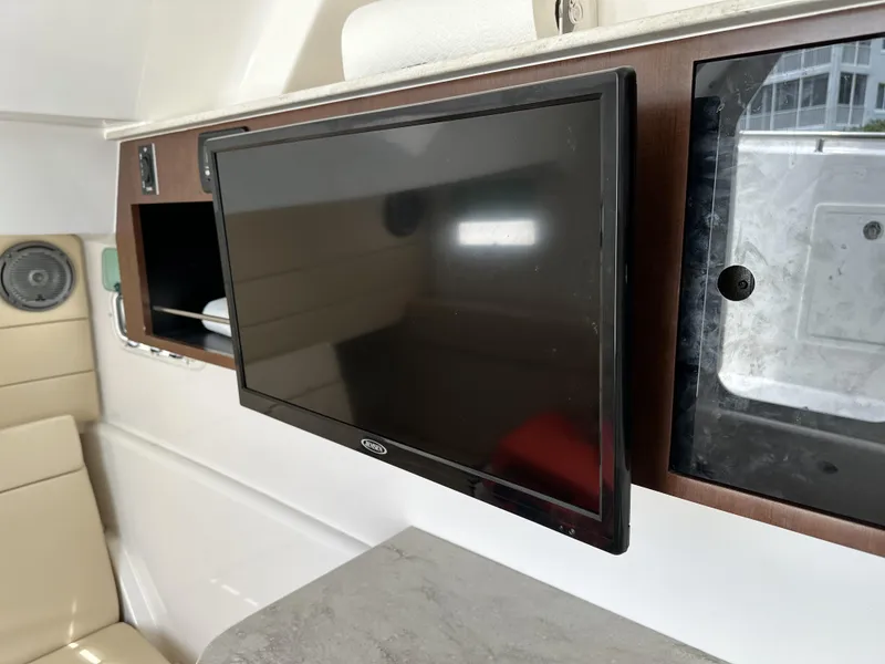 Slide: The Image of Everglades 435 Center Console 2017 - 55
