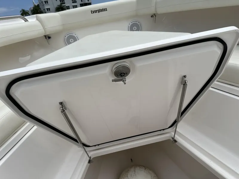 Slide: The Image of Everglades 435 Center Console 2017 - 81