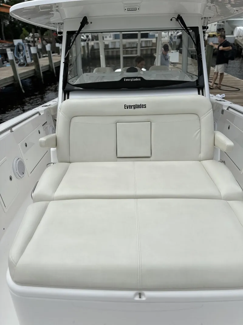 Slide: The Image of Everglades 435 Center Console 2017 - 87