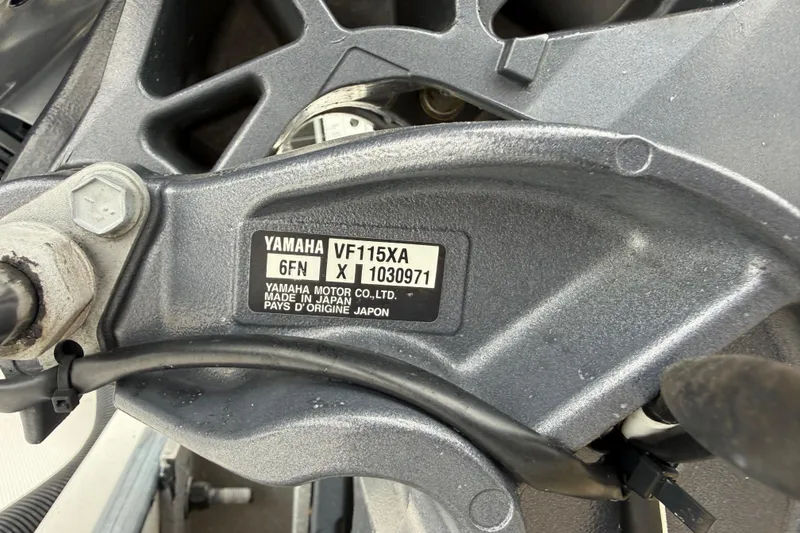 Slide: The Image of Close-up of Yamaha VF115XA engine label on a 2007 Panga 22LX boat. - 36