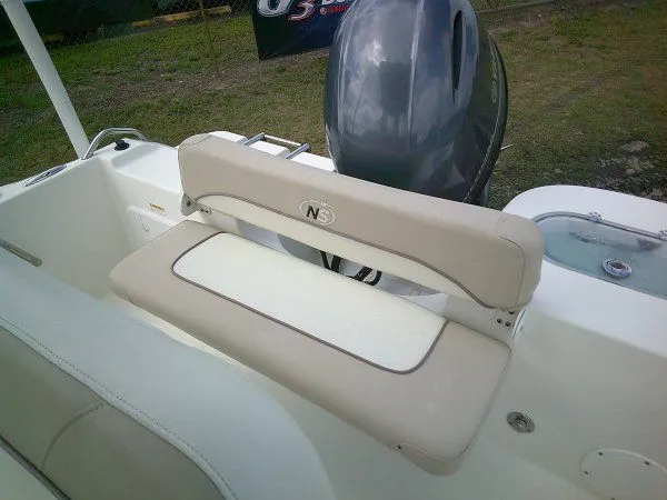 Slide: The Image of Bench seat on a 2016 NauticStar 19 XS boat. - 11