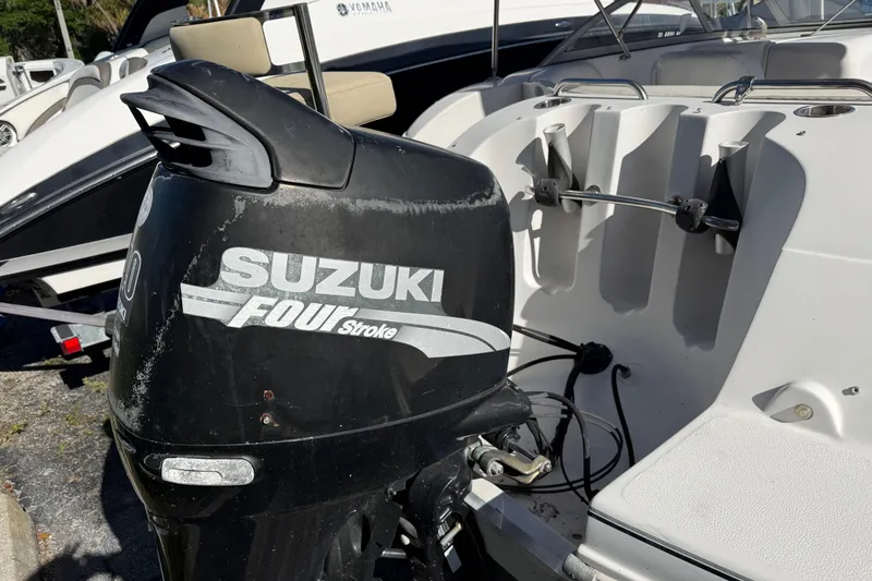 Slide: The Image of 2005 Starcraft Aurora 2210 OB with Suzuki Four Stroke outboard motor. - 7