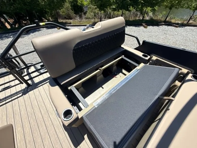 Slide: The Image of Sylvan L-3 DLZ Platnium 2026 with open seating and storage area. - 13