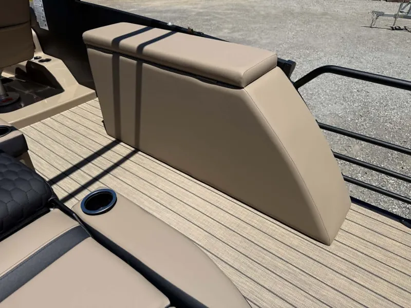 Slide: The Image of Interior of 2026 Sylvan L-3 DLZ Platnium with beige upholstery. - 38