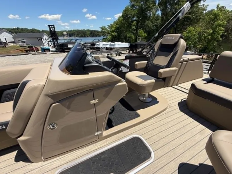 Slide: The Image of Interior of the 2026 Sylvan L-3 DLZ Platnium boat. - 39