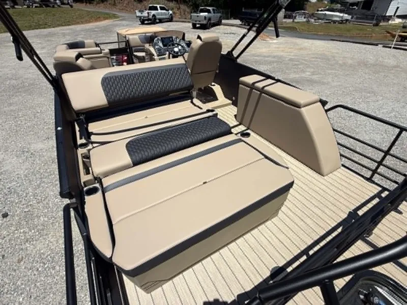 Slide: The Image of 2026 Sylvan L-3 DLZ Platnium pontoon boat with luxurious seating. - 43