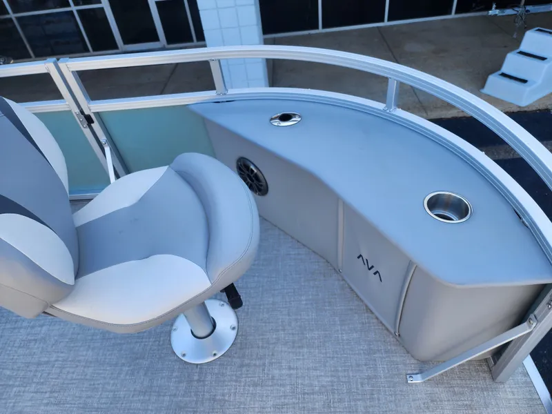 Slide: The Image of Avalon Venture 85 Quad Fish - 21' 2026 - 3