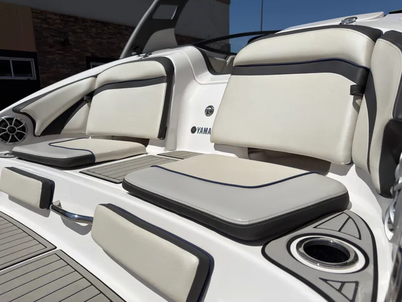 Slide: The Image of Yamaha 242S 2020 boat rear with luxurious seating. - 21